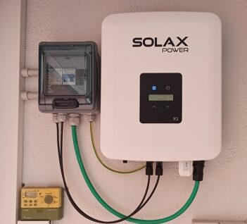 Inversor fotovoltaico tipo AC conectado a paneles solares